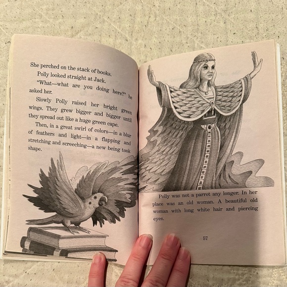 Pirates past noon- Magic treehouse #4! Scholastic! Like new! - Picture 7 of 9